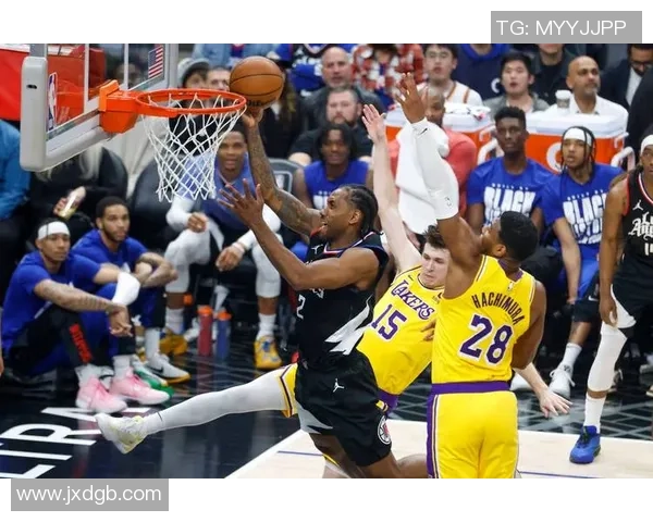 2015年湖人与快船的激烈对决回顾与分析篮球赛场上的恩怨情仇