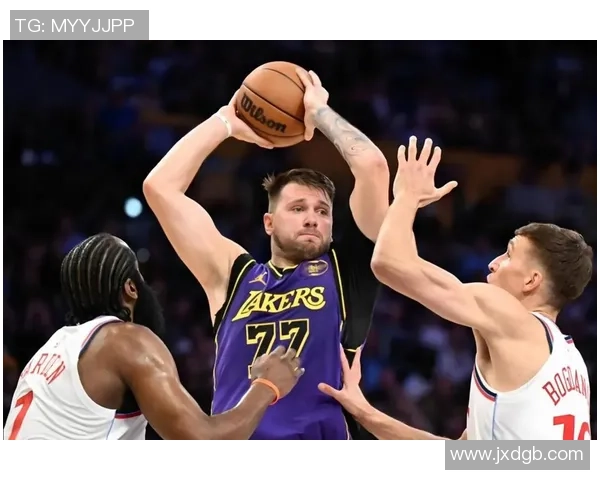 湖人对掘金第四场激战回顾:精彩瞬间与关键时刻分析 湖人对掘金第四场激战回顾:精彩瞬间与关键时刻分析